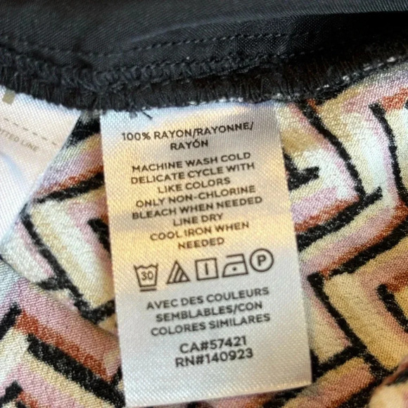 LOFT Geometric Chevron Elastic Waistband Drawstring Cuffed Shorts Size Small - Picture 4 of 5